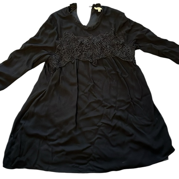 On the Road Black Lace Long Sleeve Midi Dress Size Medium - Picture 6 of 8